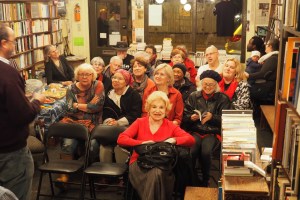 00-crowd-seated-early-going